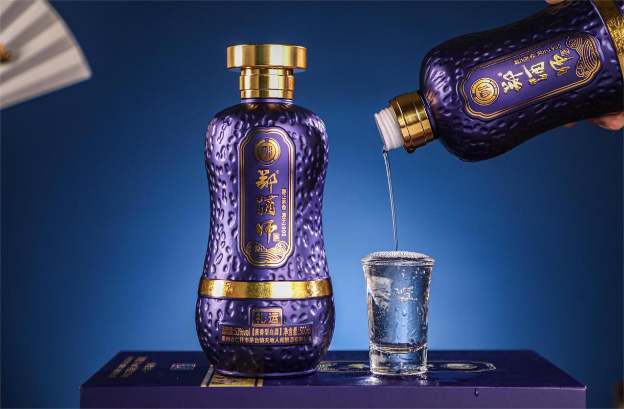 平時聚會多,為了身體,咱們喝酒是也要注意這些事項~[握手]  酒前:先吃