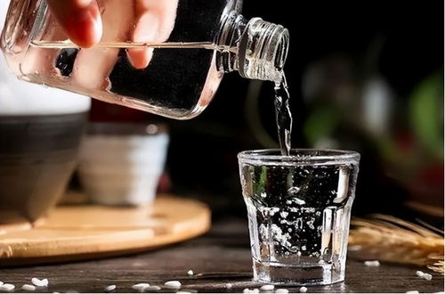 行家都在喝啥酒？茅臺(tái)并非首選，地方口糧酒正當(dāng)下懷